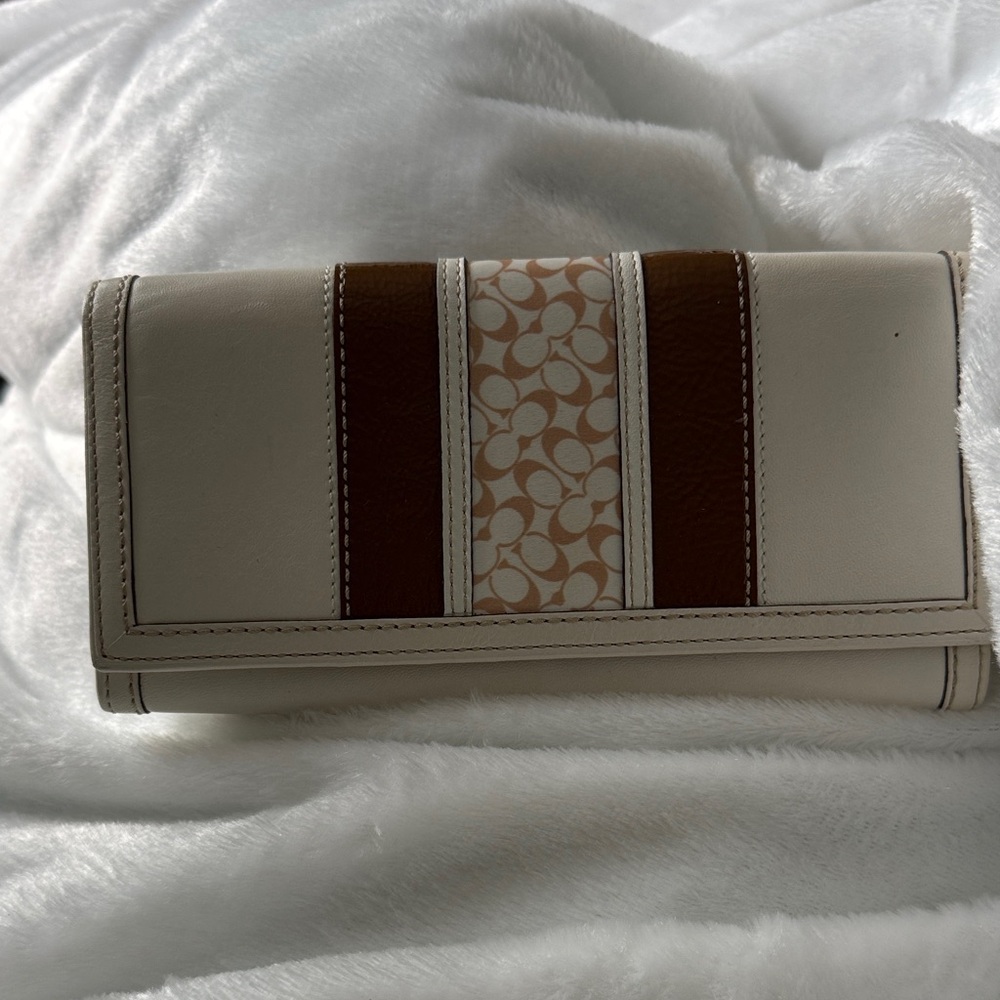 Vintage Coach Elegant Cream and Brown Women's Wallet